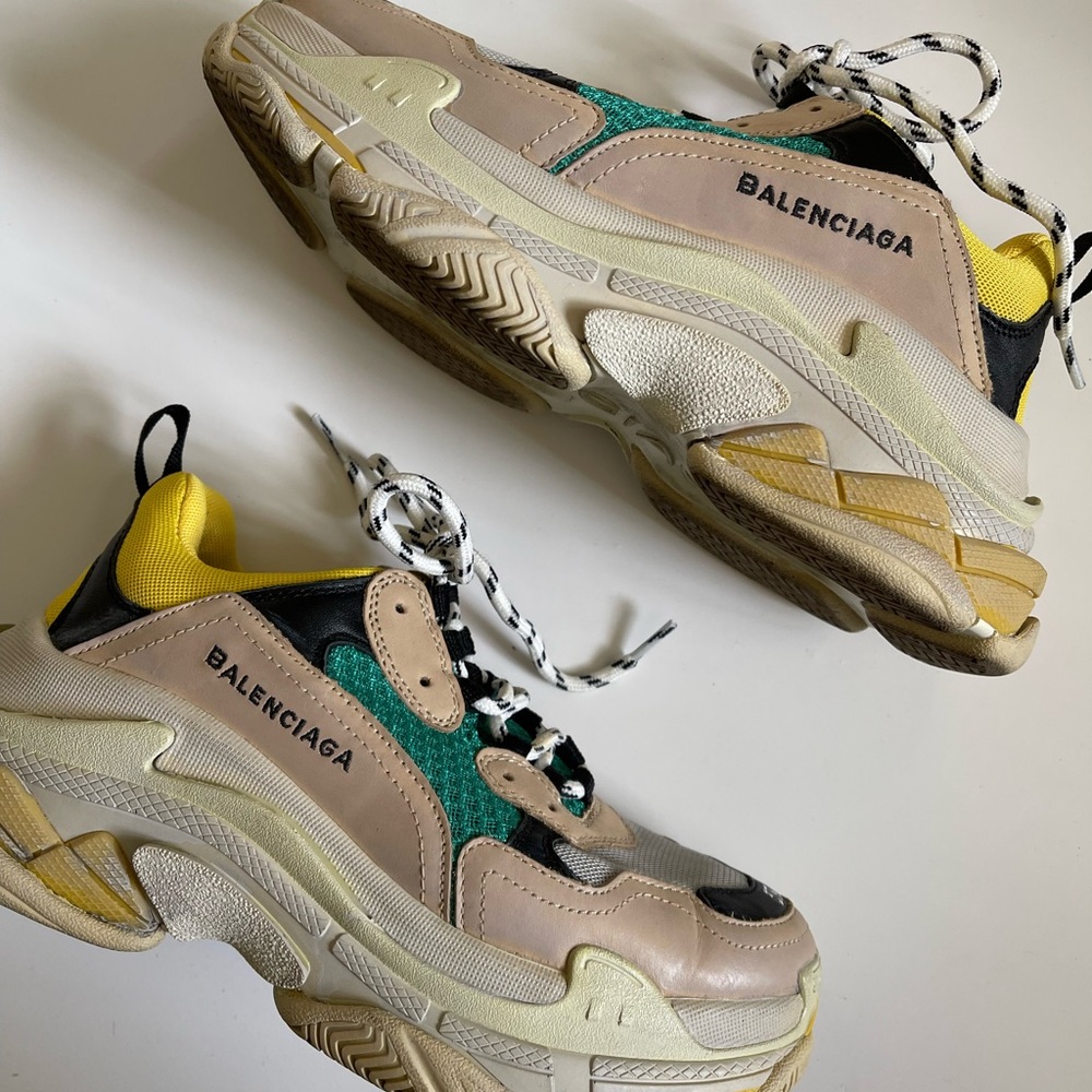 BALENCIAGA TRIPLE S SNEAKERS SIZE 39